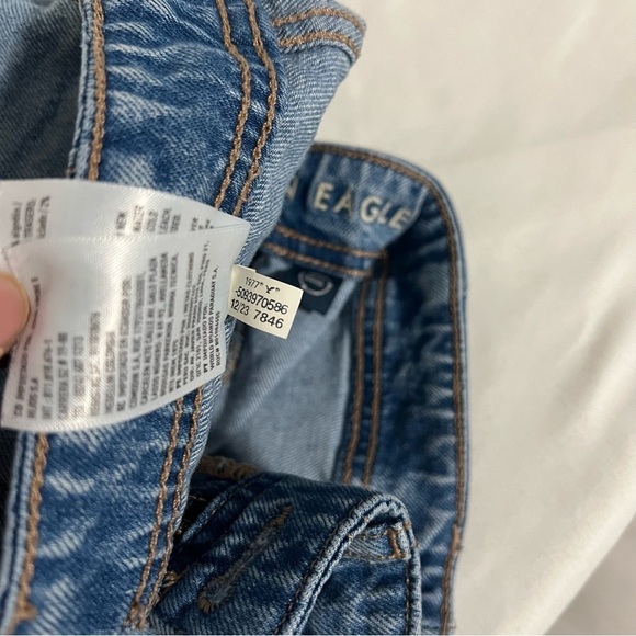 AE Strigid Women’s Sz 2 Perfect Denim Bermuda Short Comfy Stretch Waistband EUC - Picture 9 of 11